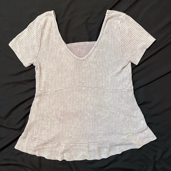 Super Cute X-Small Waffle Knit short sleeve top with cutout on back Mauve color - Picture 8 of 13